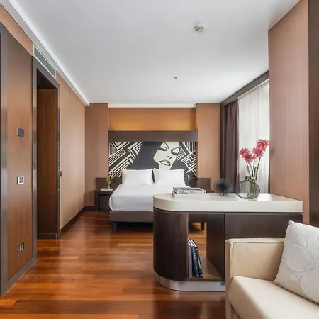 Crowne Plaza Milan City By Ihg Exterior photo