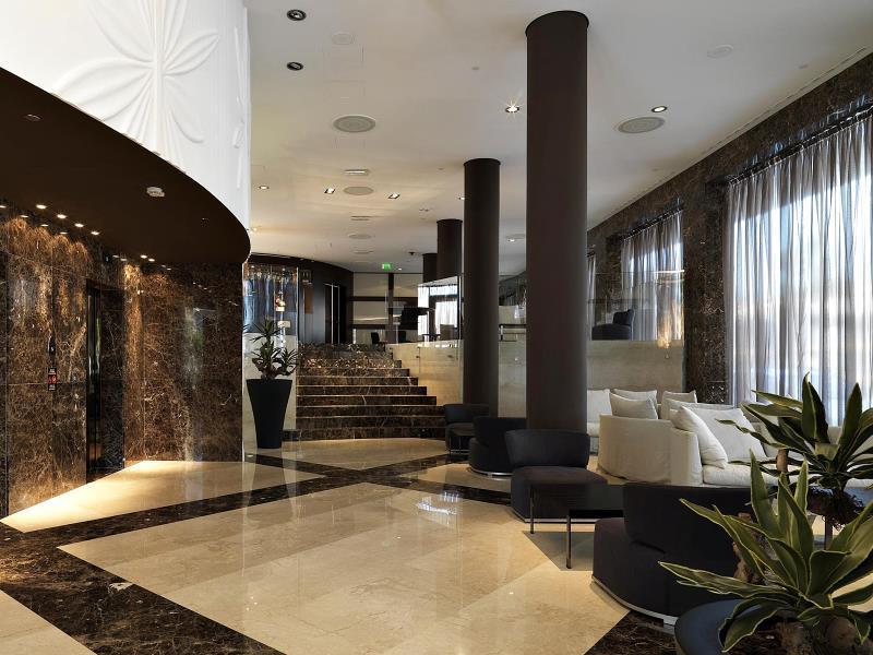 Crowne Plaza By Ihg Hotel