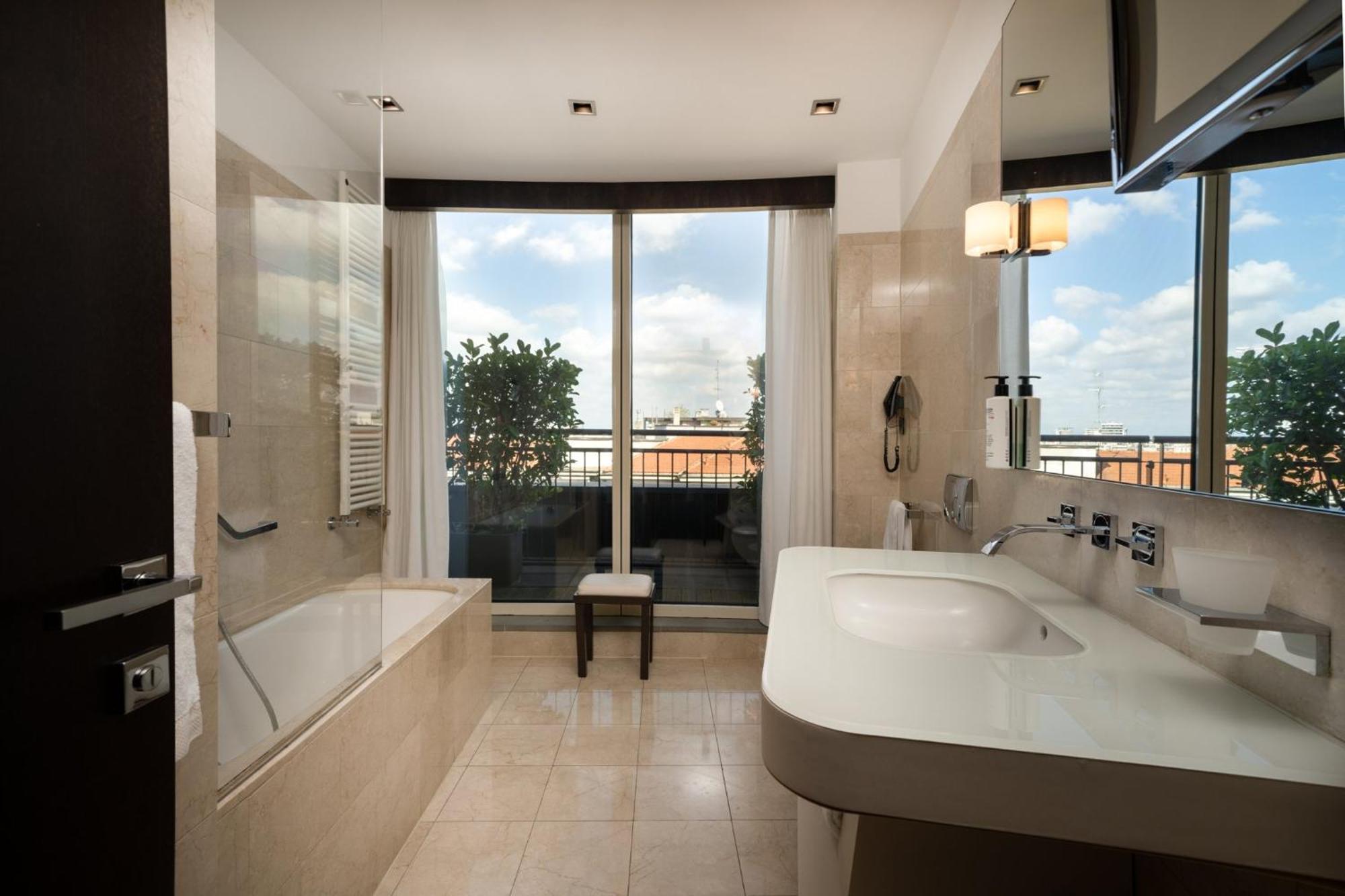 Crowne Plaza By Ihg