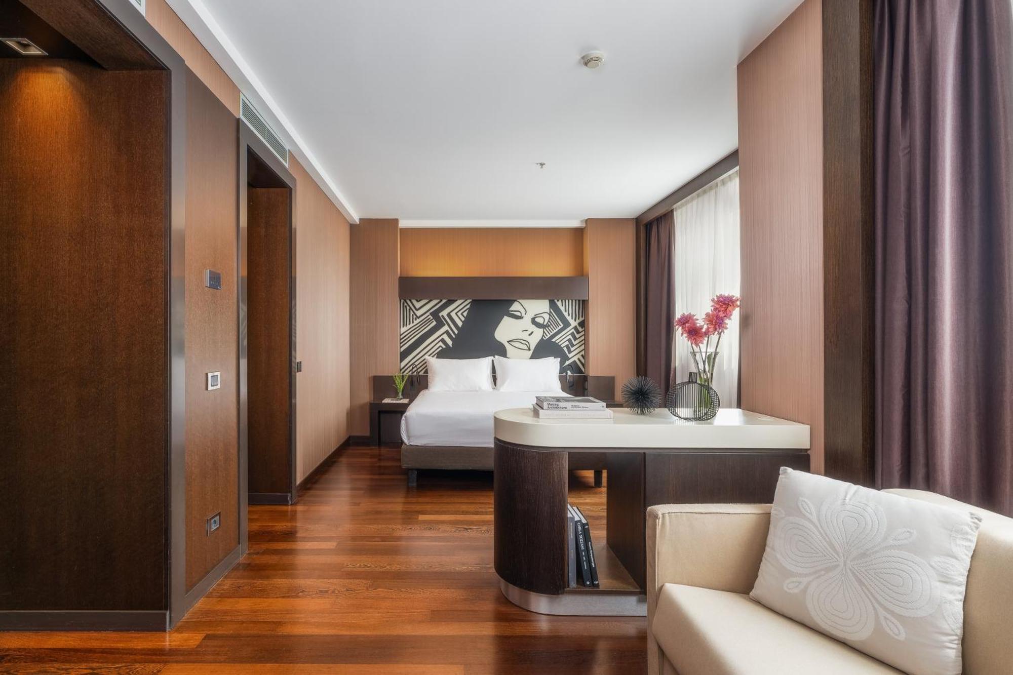 Crowne Plaza By Ihg 4*