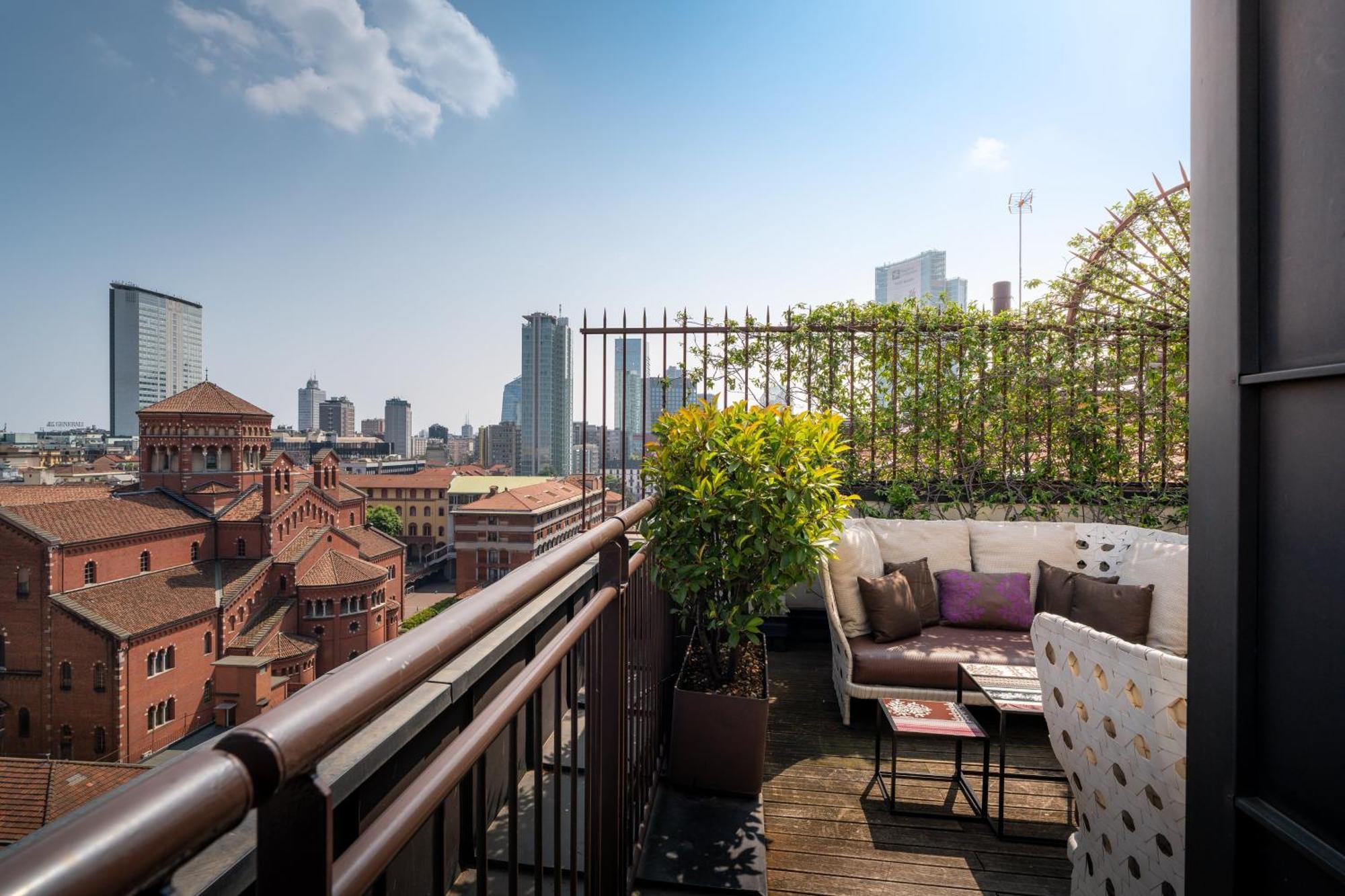 Crowne Plaza By Ihg Hotel