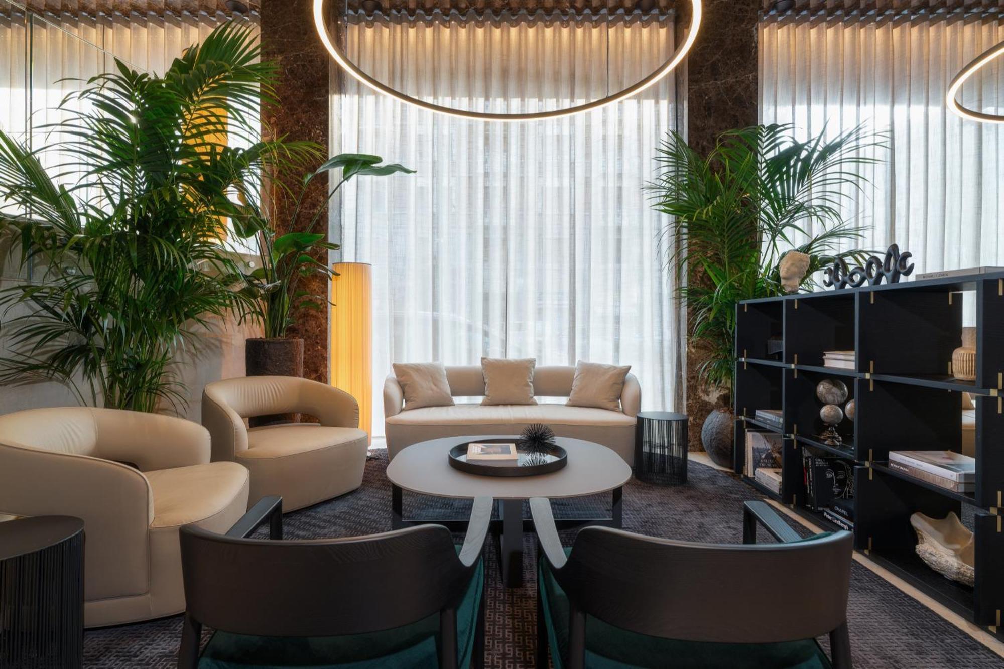 Crowne Plaza By Ihg 4*