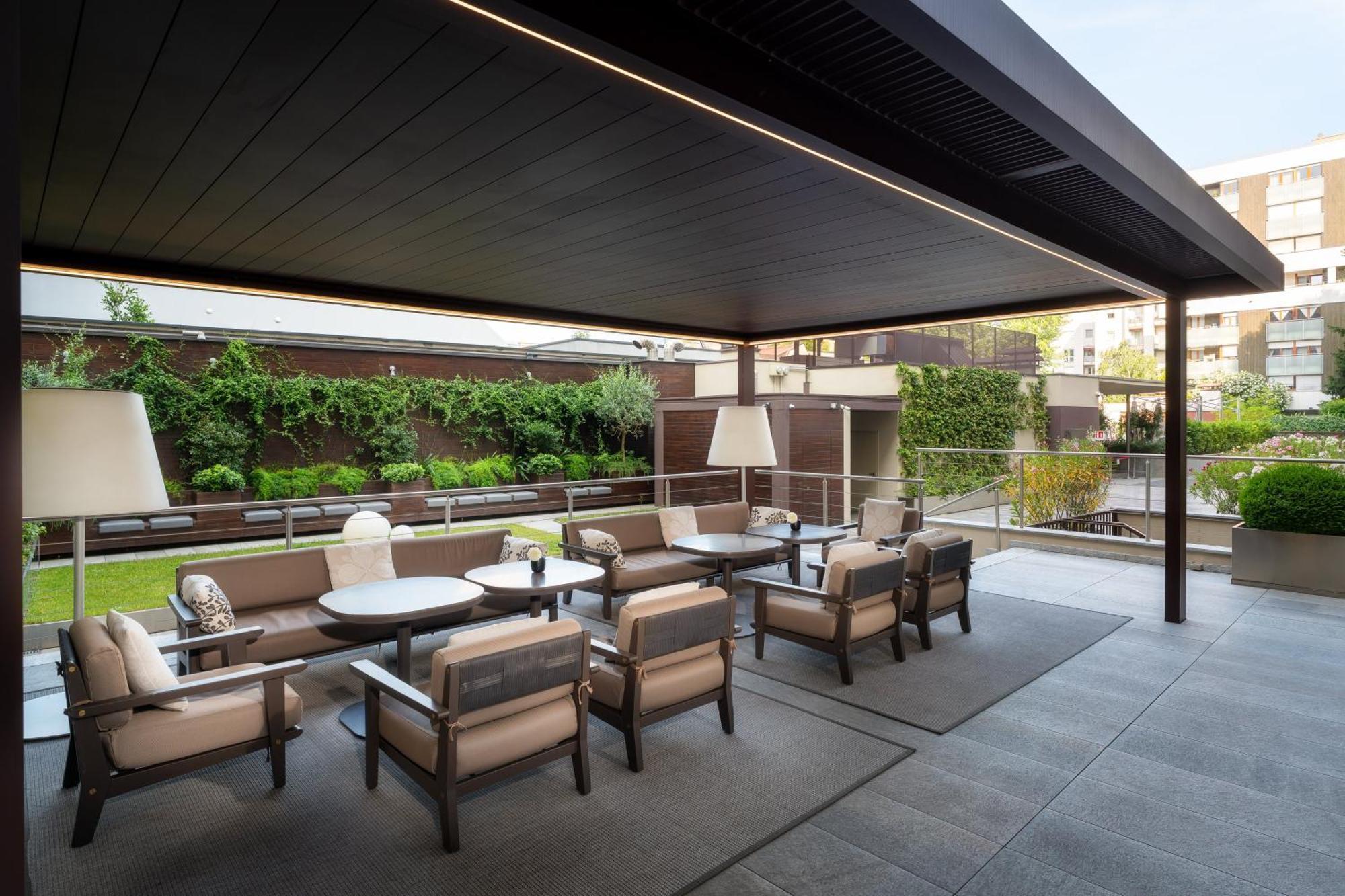 Crowne Plaza By Ihg Hotel 4*