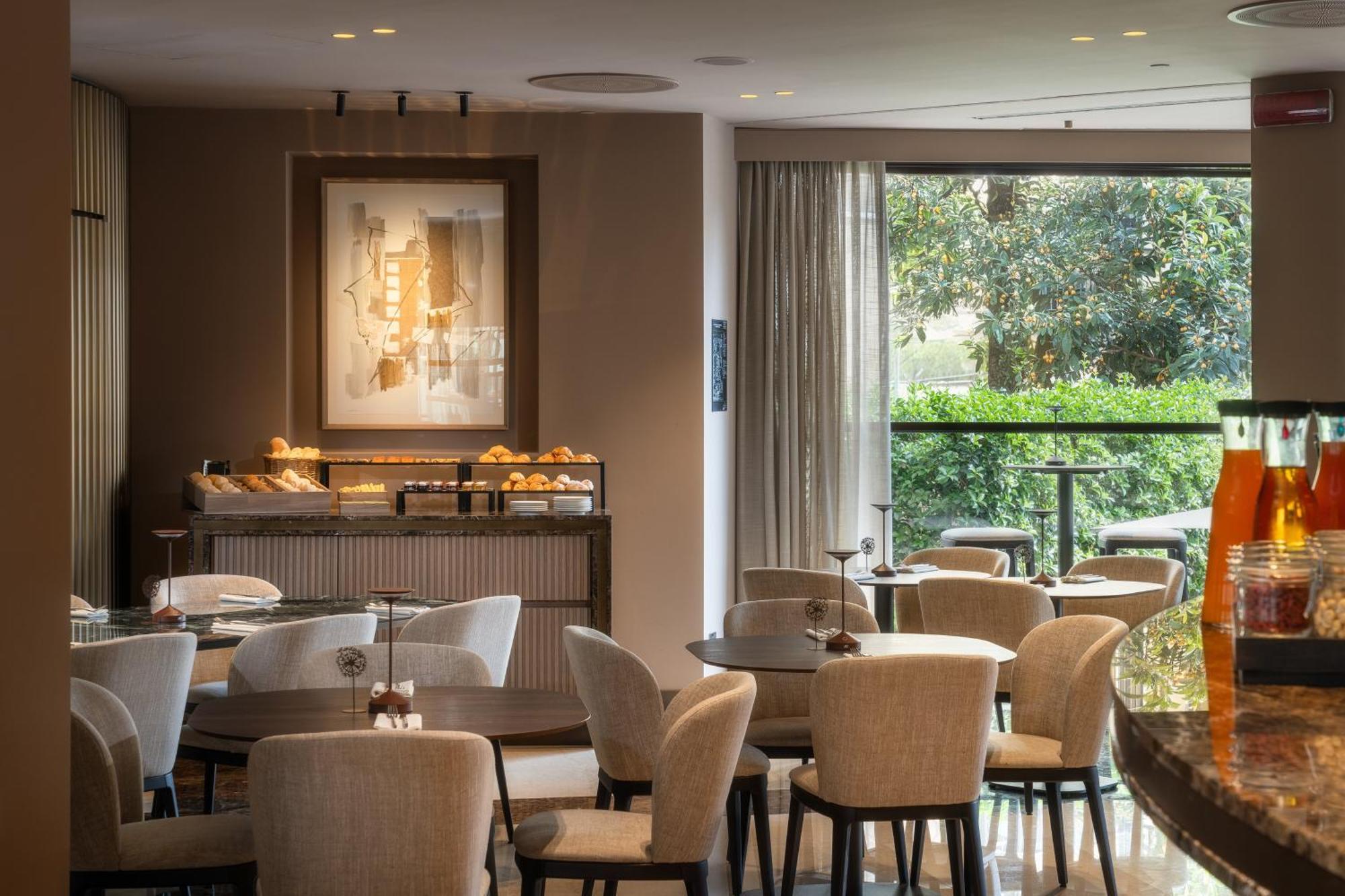 Crowne Plaza By Ihg Hotel