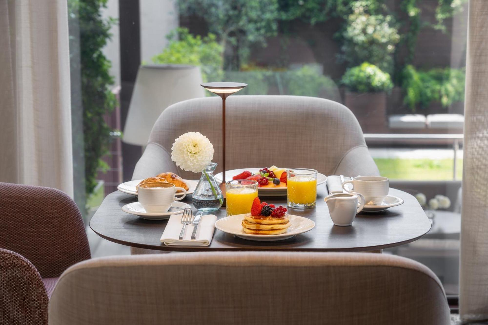 Crowne Plaza By Ihg Hotel 4*
